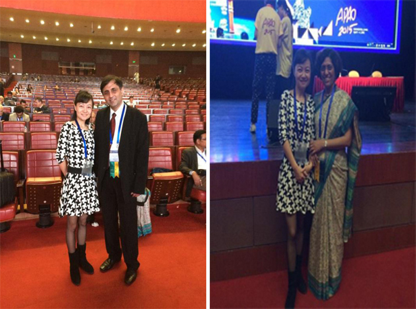 (参加国际眼科会议和国际医生Vineet(左)戴娜诗(右)亲切合影)