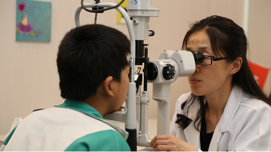 儿童视力差或因散光 不一定是近视眼