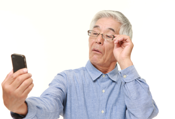 年纪大了看不清是什么原因?有可能是这4种疾病导致的